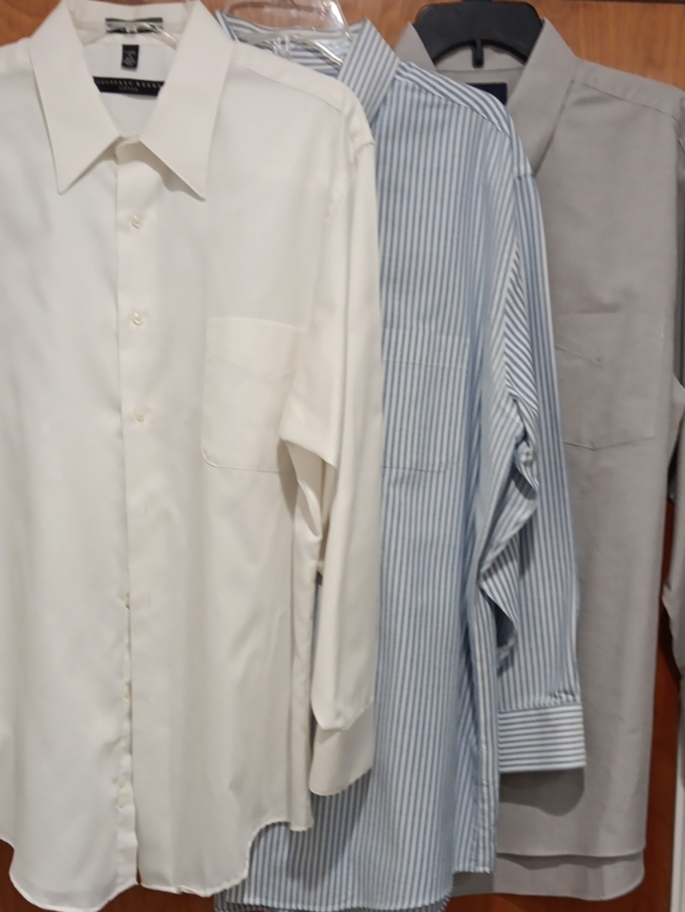 Three 17 32/33 traditional dress shirts